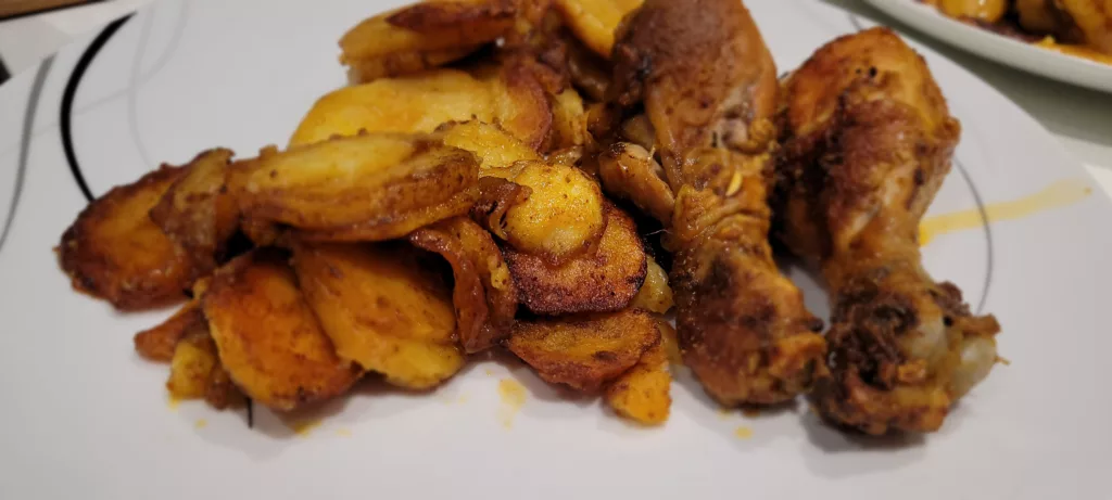 Pałki z Kurczaka z Rozmarynem, Warzywami i Ziemniakami