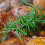 Pałki z Kurczaka z Rozmarynem, Warzywami i Ziemniakami