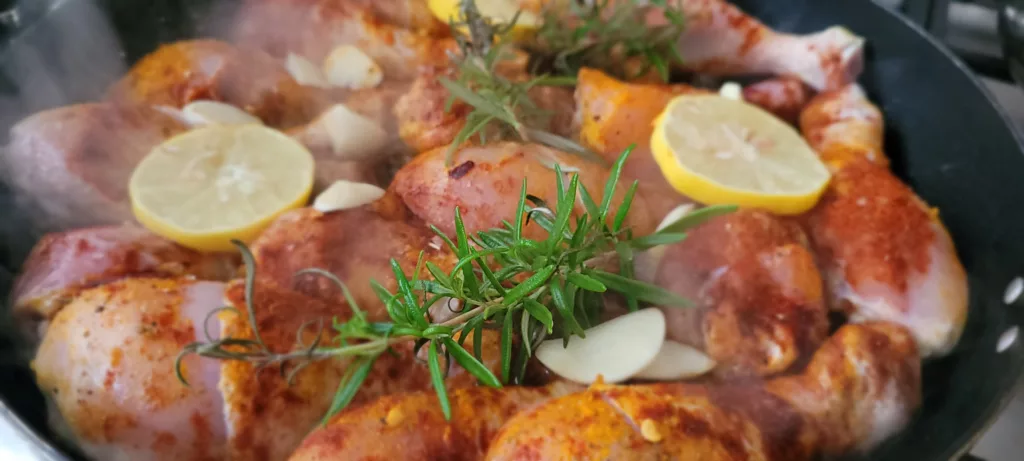 Pałki z Kurczaka z Rozmarynem, Warzywami i Ziemniakami