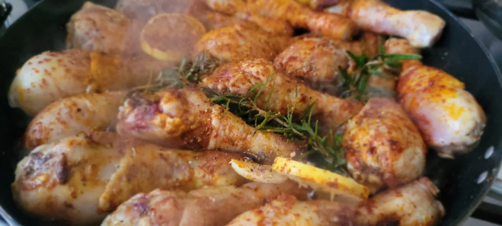 Pałki z Kurczaka z Rozmarynem, Warzywami i Ziemniakami