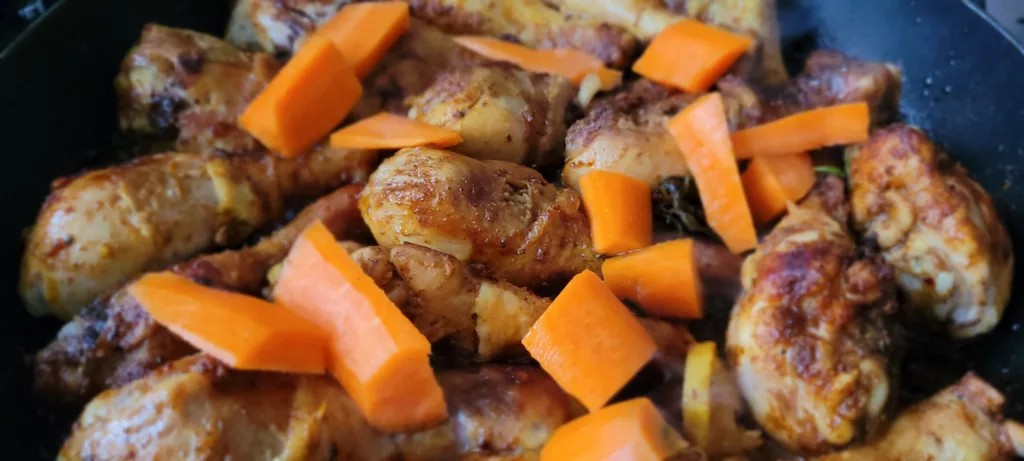 Pałki z Kurczaka z Rozmarynem, Warzywami i Ziemniakami