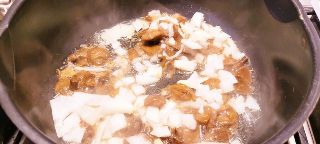 Kapusta Kiszona Smażona z Grzybami i Cebulą www.domikultura.pl - Dom i Kultura