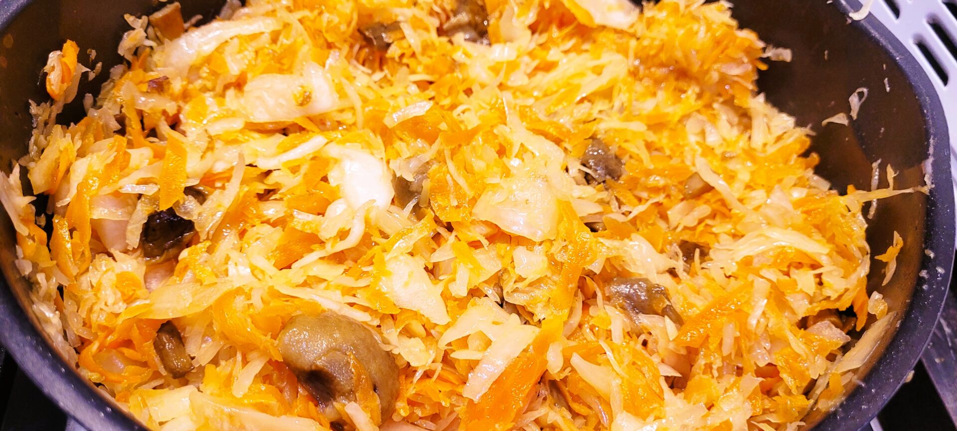 Kapusta Kiszona Smażona z Grzybami i Cebulą www.domikultura.pl - Dom i Kultura