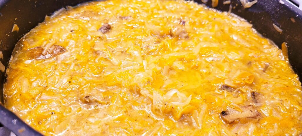 Kapusta Kiszona Smażona z Grzybami i Cebulą www.domikultura.pl - Dom i Kultura