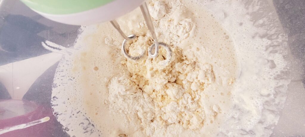 Puszyste drożdżówki z budyniem - Przepis