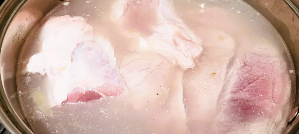 Polski Bigos: Przepis na Tradycję w Garnku