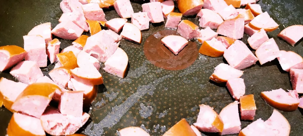 Polski Bigos: Przepis na Tradycję w Garnku