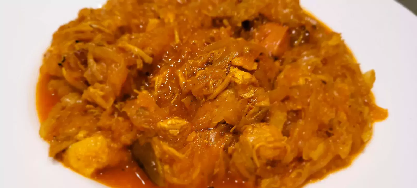 Polski Bigos: Przepis na Tradycję w Garnku