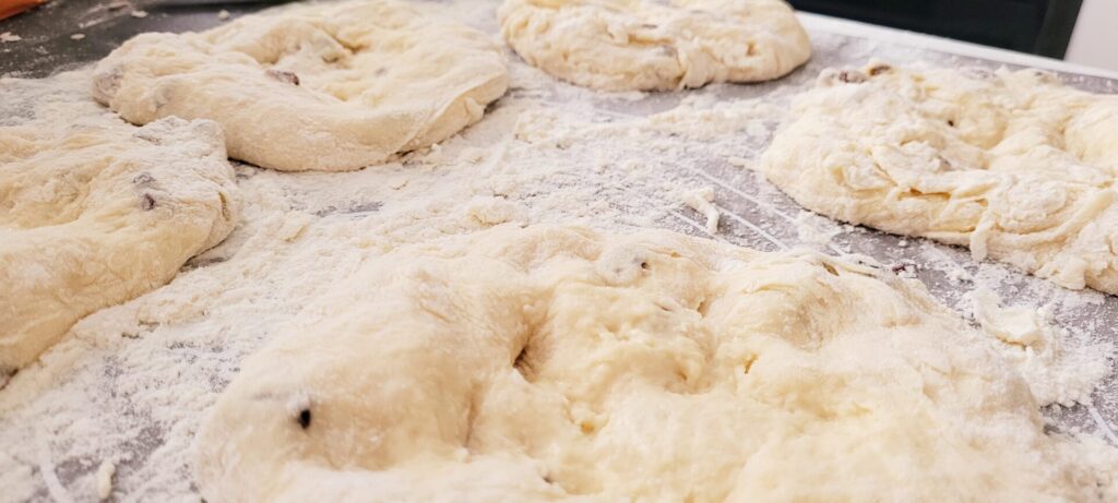 Puszyste drożdżówki z budyniem - Przepis