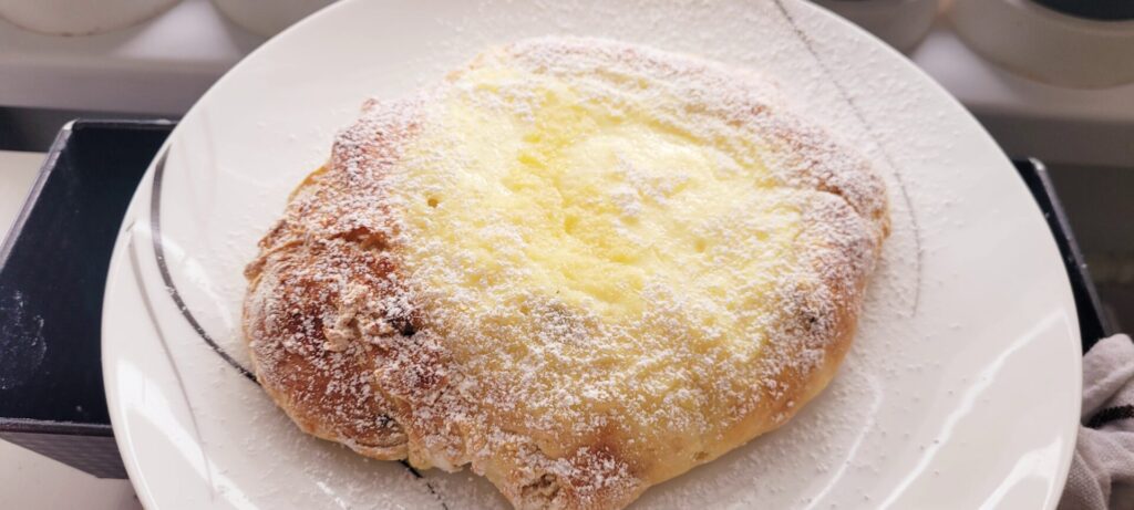 Puszyste drożdżówki z budyniem - Przepis