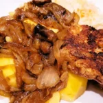 Sos z cebuli i grzybów do schabowego