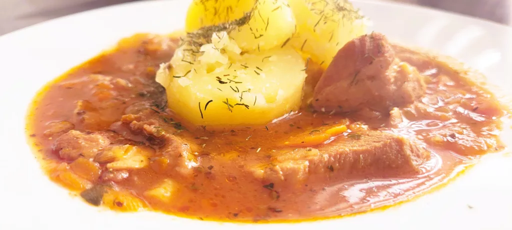 Gulasz wieprzowy z warzywami