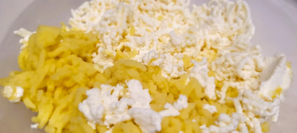 Kluski leniwe: smak twarogu i ziemniaków