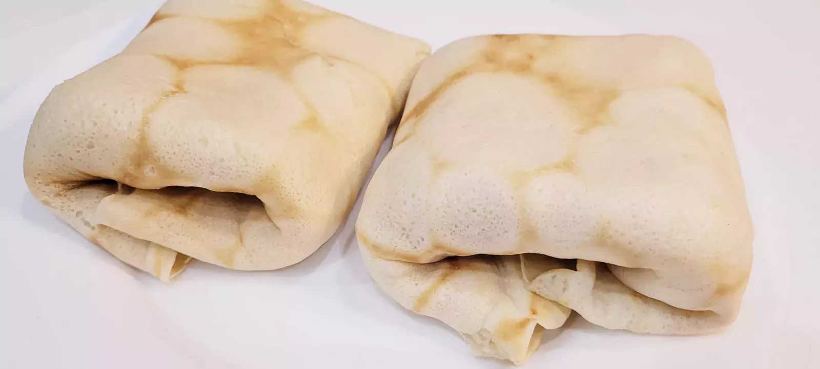 Puchate naleśniki z serem i rodzynkami