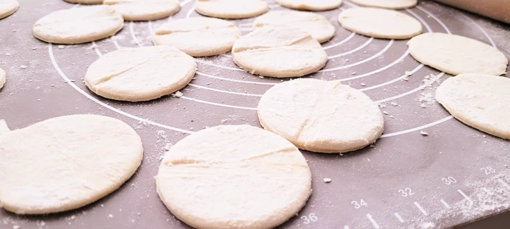 Doskonałe Pierogi z Kapustą i Grzybami