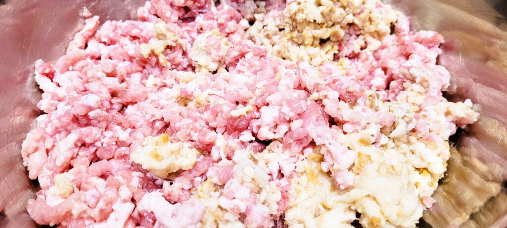 Kotlet mielony z pieczarkami i szczypiorkiem