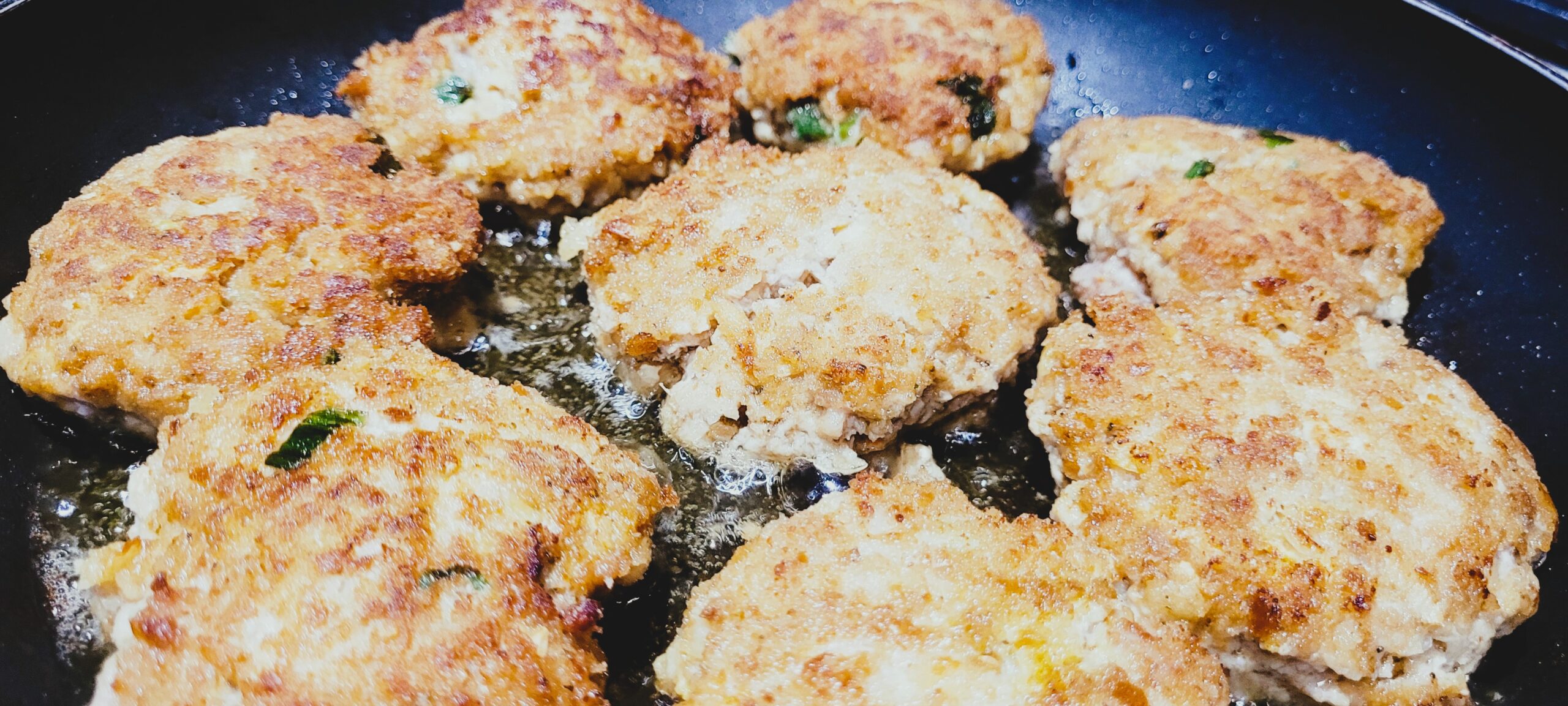 Kotlet mielony z pieczarkami i szczypiorkiem