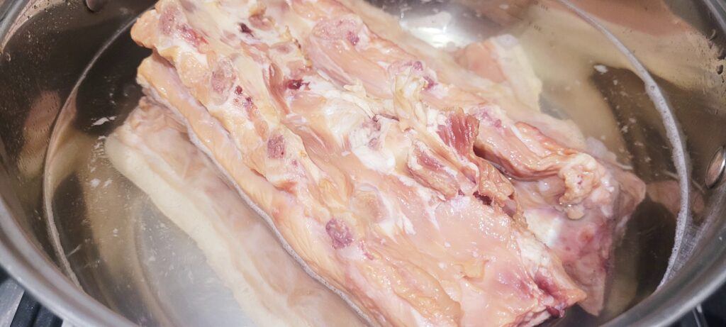 Krupnik na wędzonce – przepis na sycącą zupę