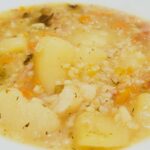 Krupnik na wędzonce – przepis na sycącą zupę