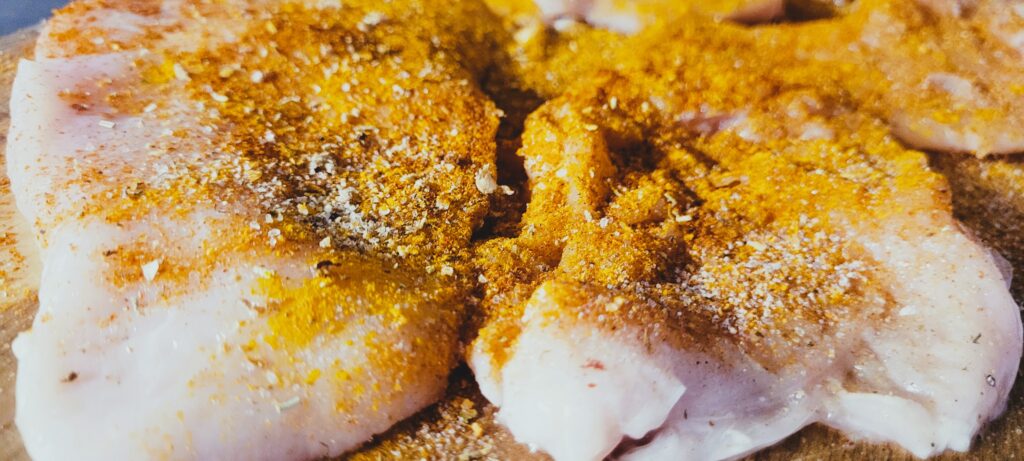 Soczysty kotlet z piersi kurczaka – sprawdzony domowy przepis