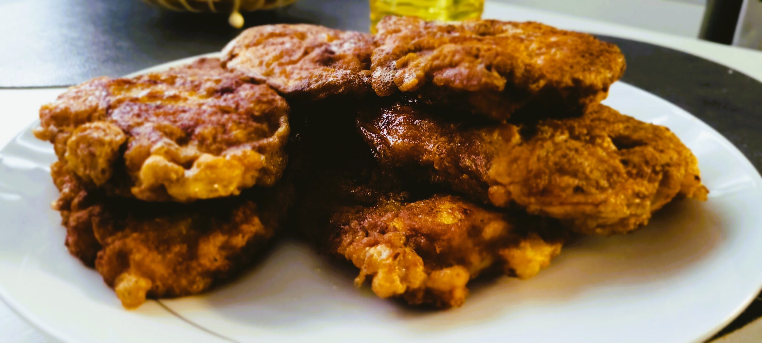 Soczysty kotlet z piersi kurczaka – sprawdzony domowy przepis