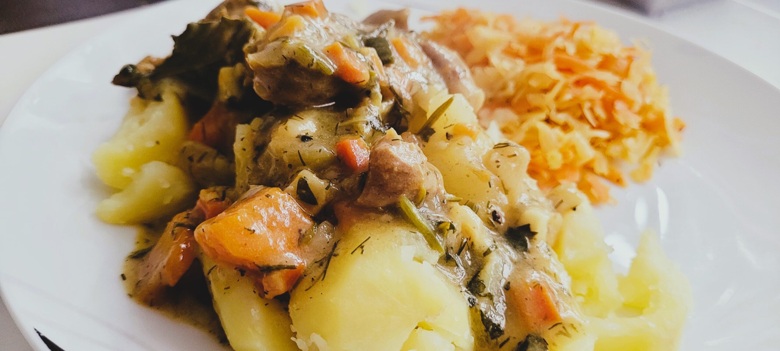 Gulasz z żołądków kurzych z warzywami