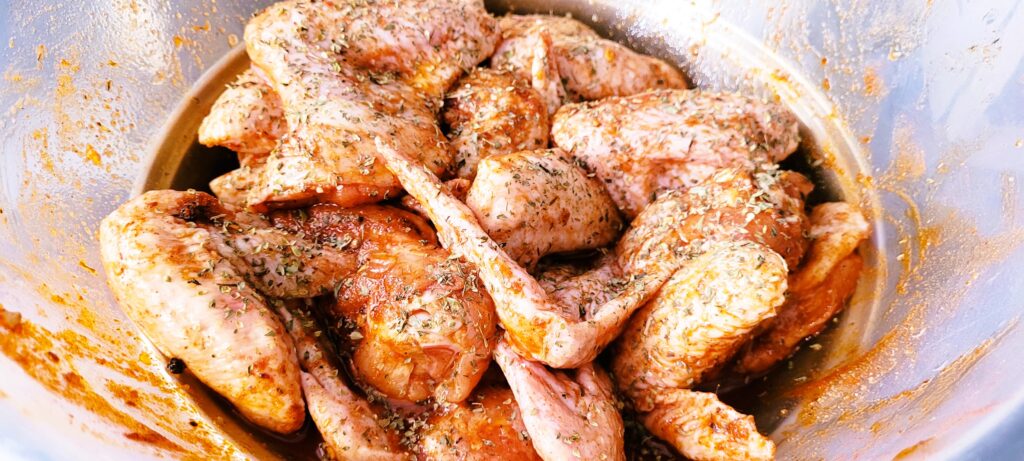 Skrzydełka pieczone z kurczaka z ziemniakami