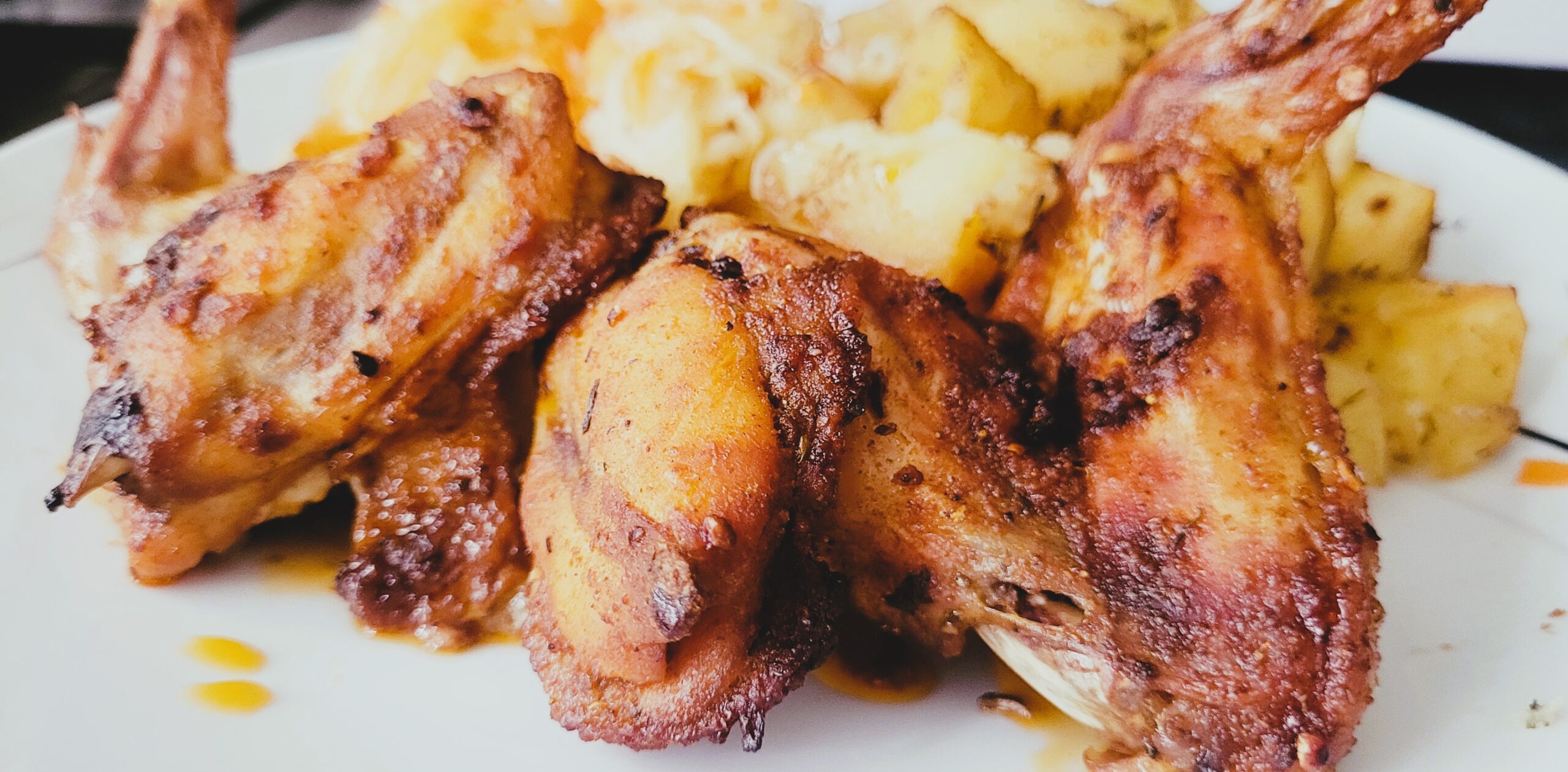 Skrzydełka pieczone z kurczaka z ziemniakami