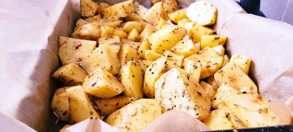 Skrzydełka pieczone z kurczaka z ziemniakami