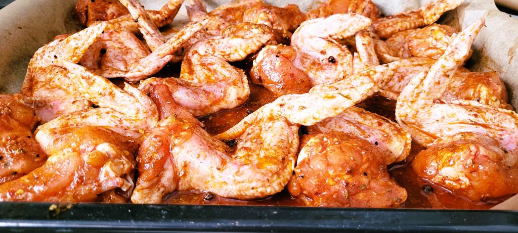 Skrzydełka pieczone z kurczaka z ziemniakami