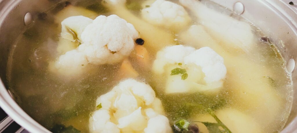 Zupa z kury z kalafiorem