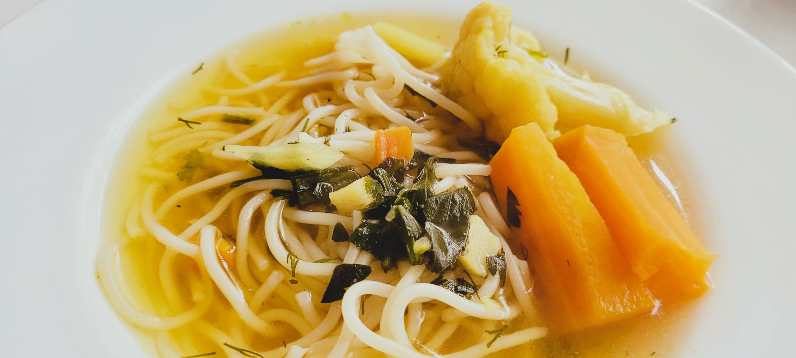 Zupa z kury z kalafiorem