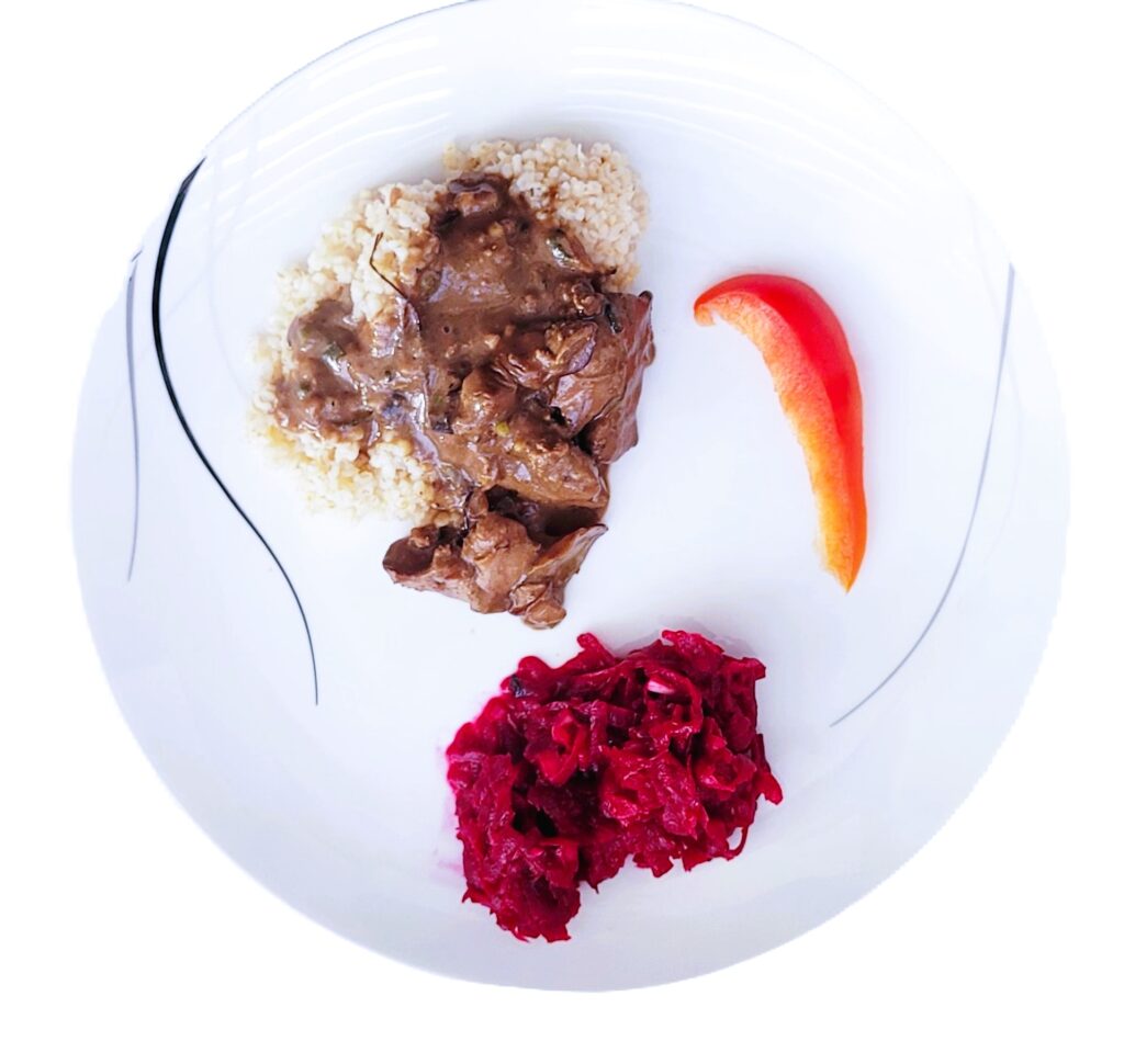 Wątróbka drobiowa z kurczaka, smażona z cebulką i rozmarynem