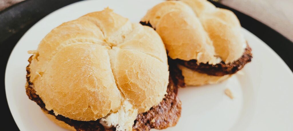 Burgery z PRL – mortadela i plaster sera