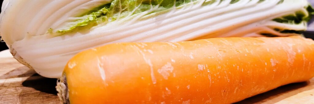 Surówka z kapusty pekińskiej i marchewki