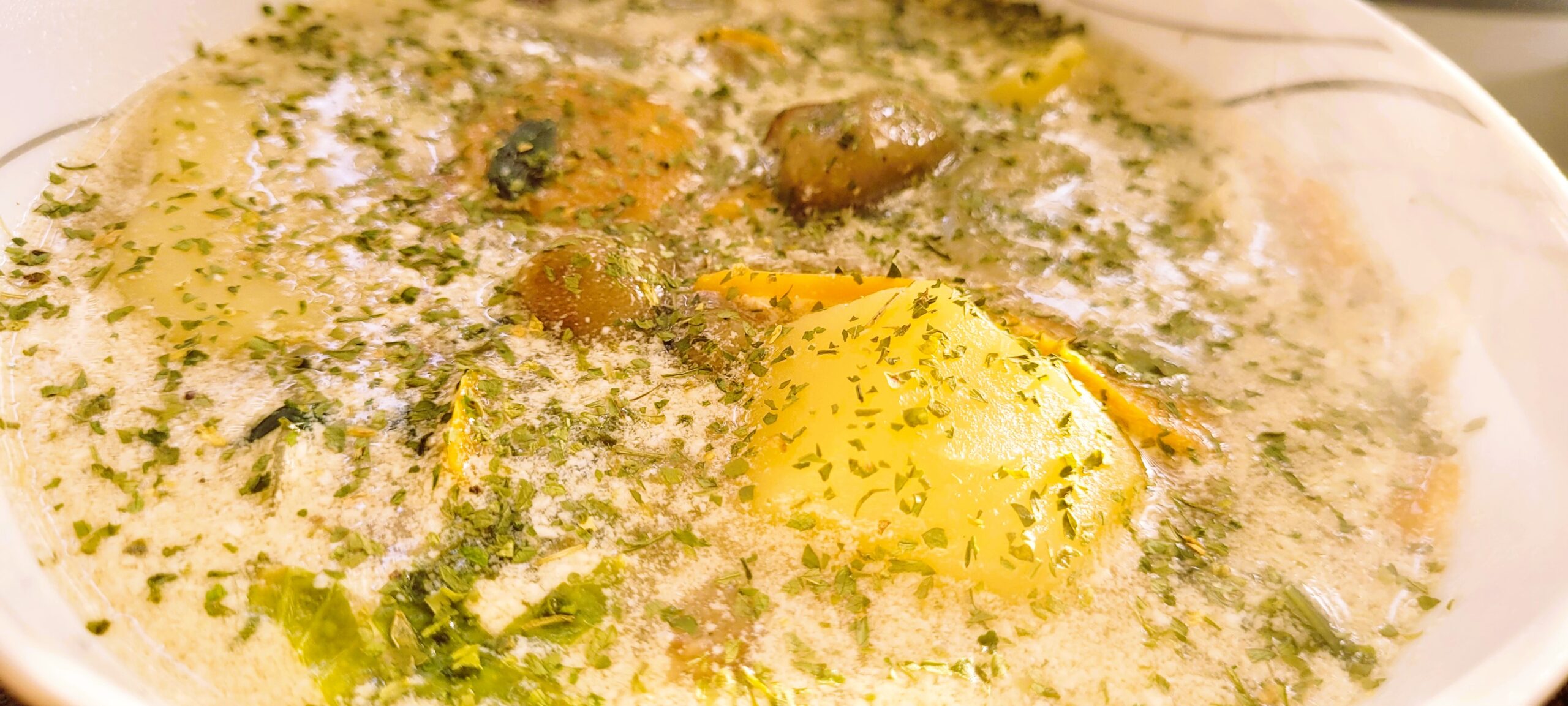 Grzybowa z grzybów z lasu – tradycyjny smak