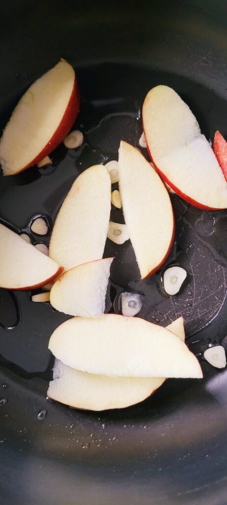 Pierś z kaczki duszona na patelni 