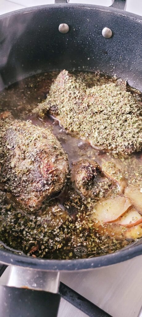 Pierś z kaczki duszona na patelni 