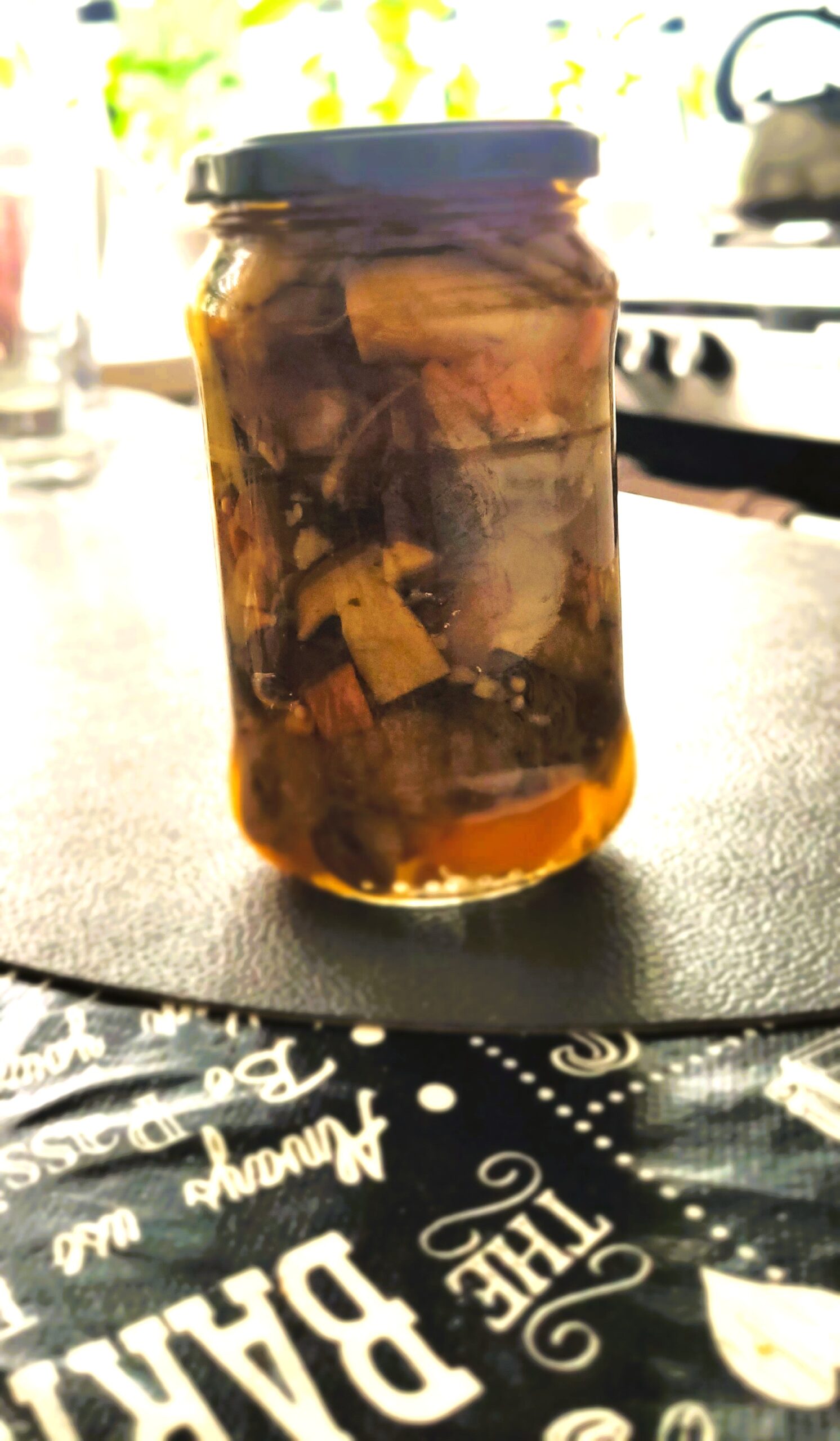 Grzyby leśne marynowane w słoikach